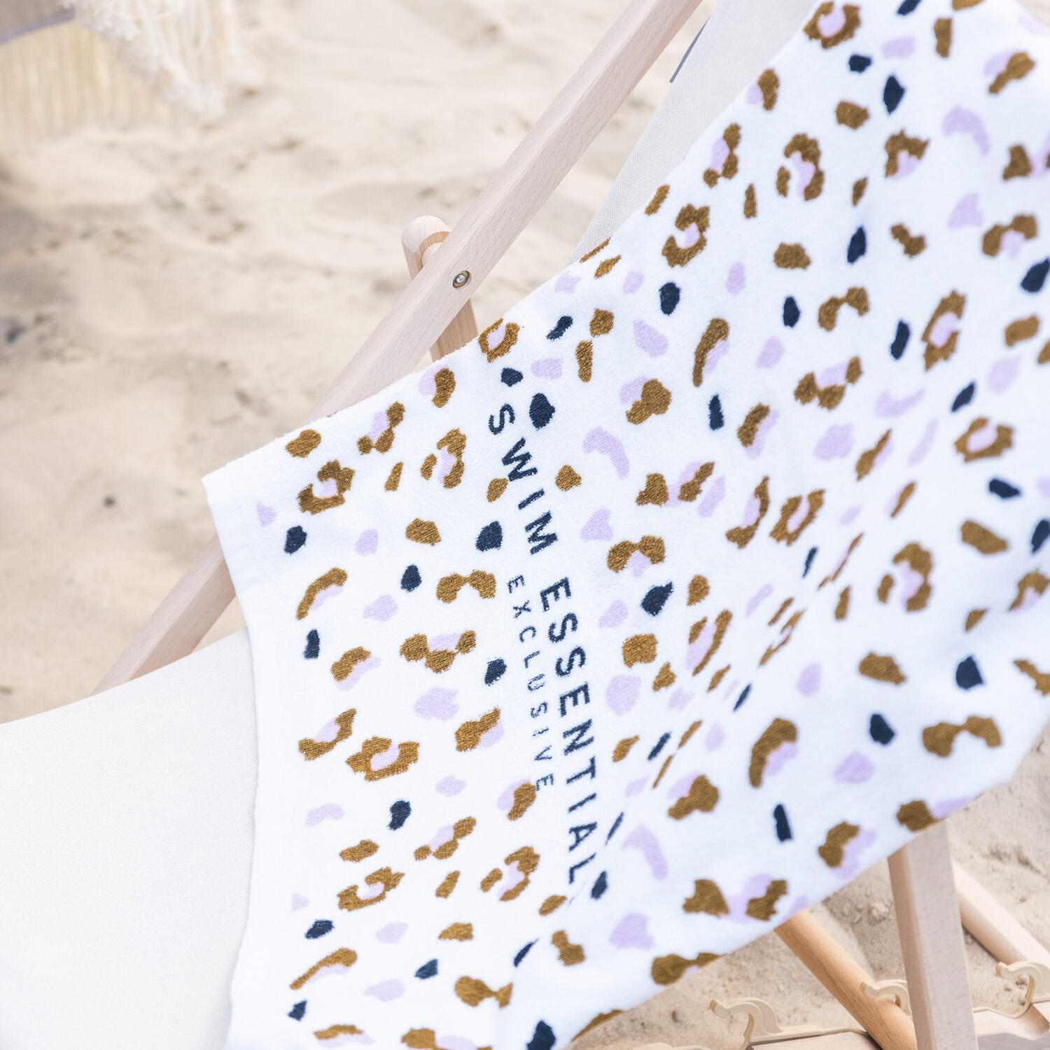 Swim Essentials Strandtuch aus Baumwolle - Khaki - Leopard - 135 x 65 cm 4/5