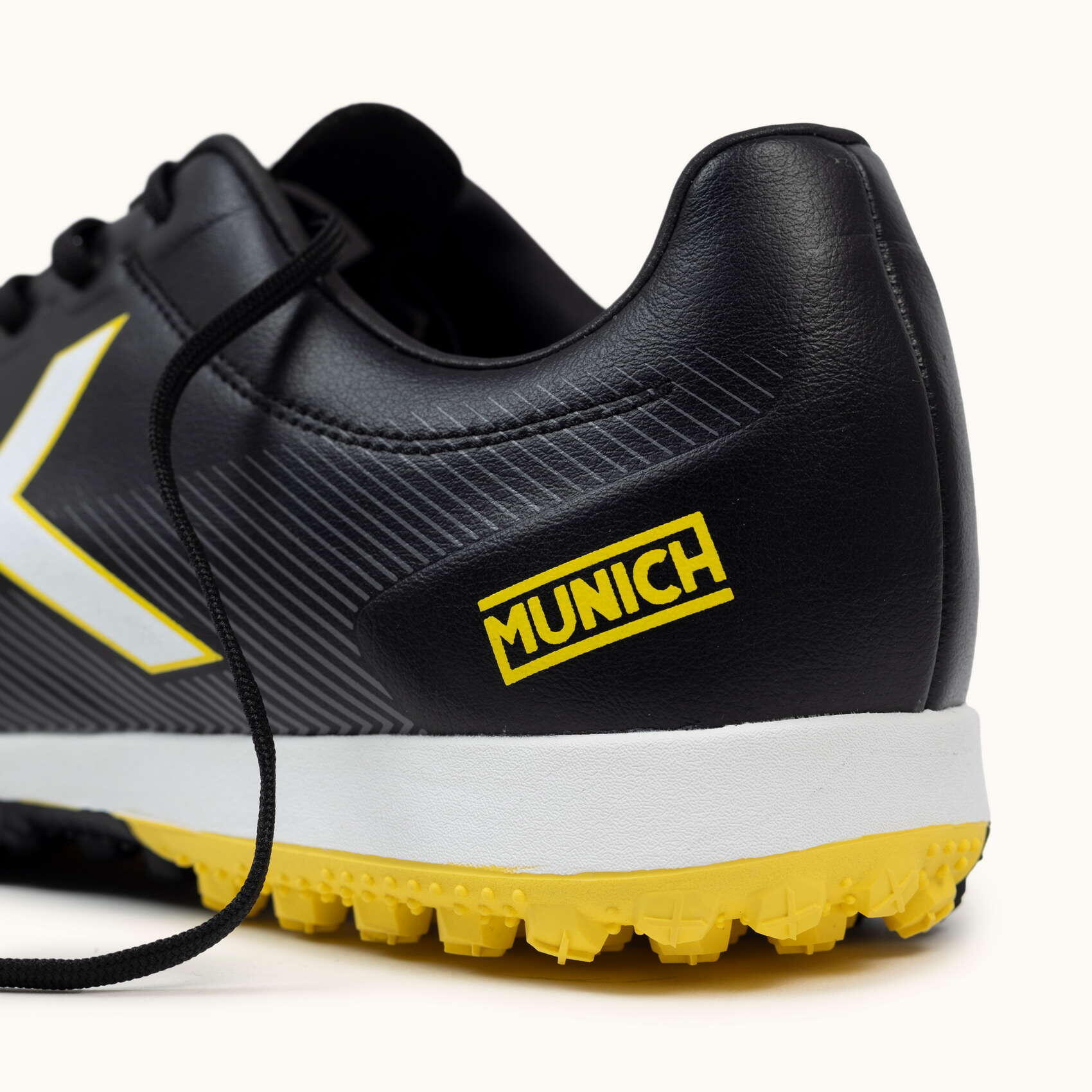 MUNICH ARENGA TURF 10 Scarpe da calcio a 5 design tecnico nero e giallo 2/5