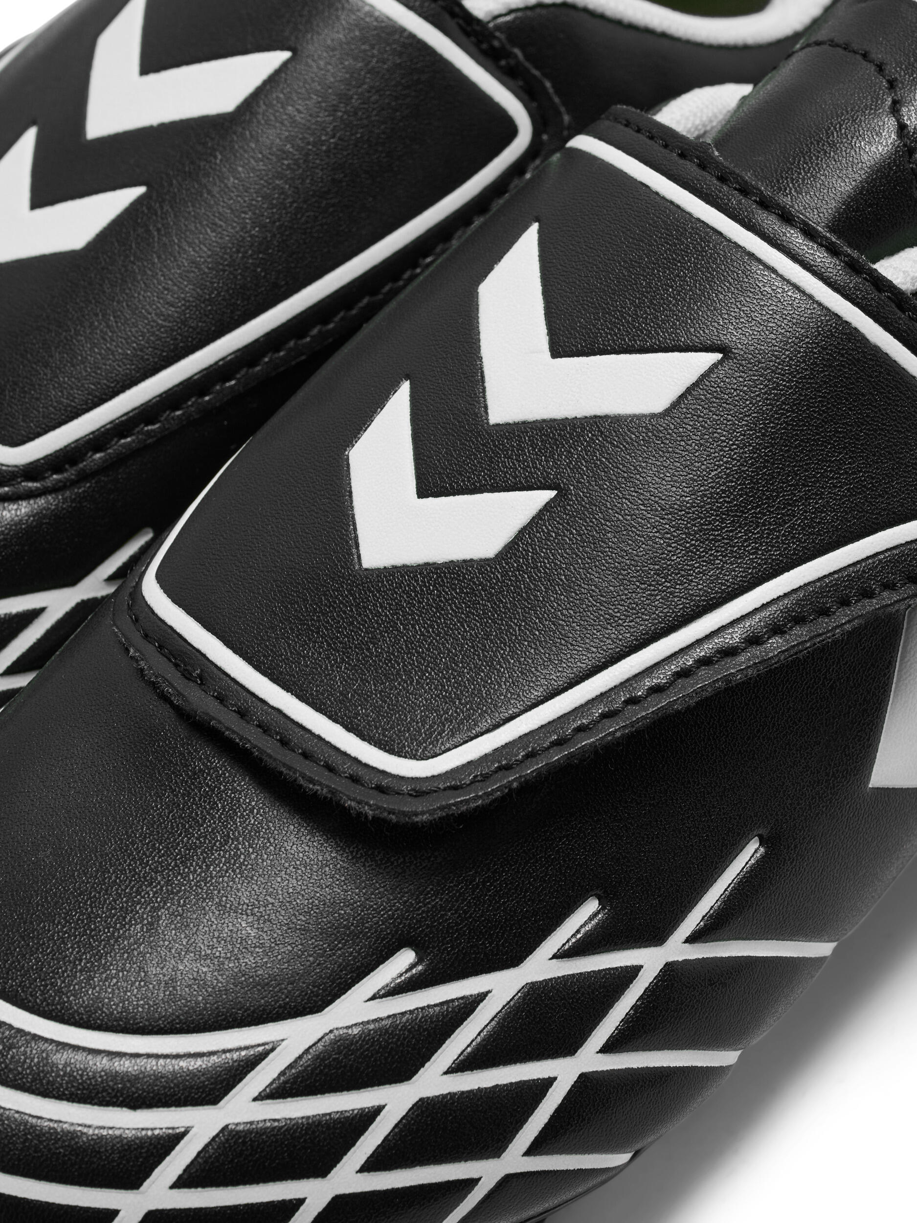 HUMMEL HATTRICK F.G. JR 6/7