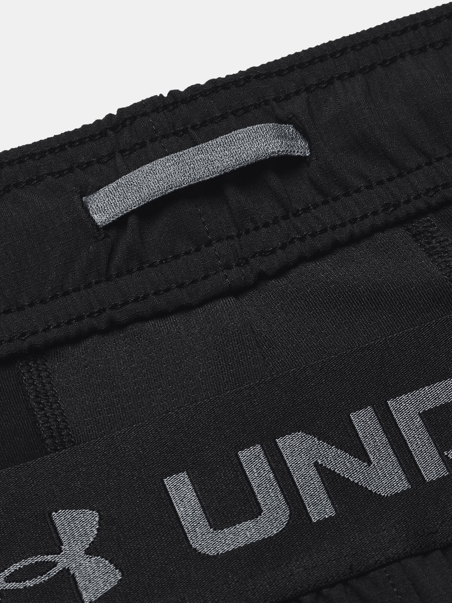 Short Under armour modèle 1373764-001 pour homme 6/7