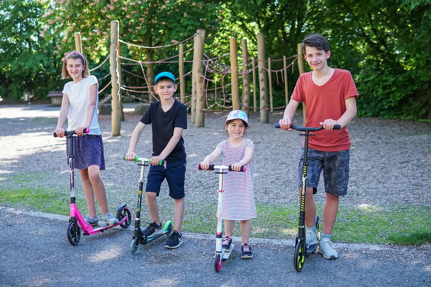 muuwmi Kinderscooter 120 mm blau 12/13