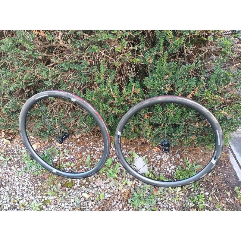 Entre Particuliers - Paire roues carbone à pneu, frein jante Entre particuliers      74200€    VISION Entre Particuliers - Paire roues carbone à pneu, frein janteVendu exclusivement en ligne   
