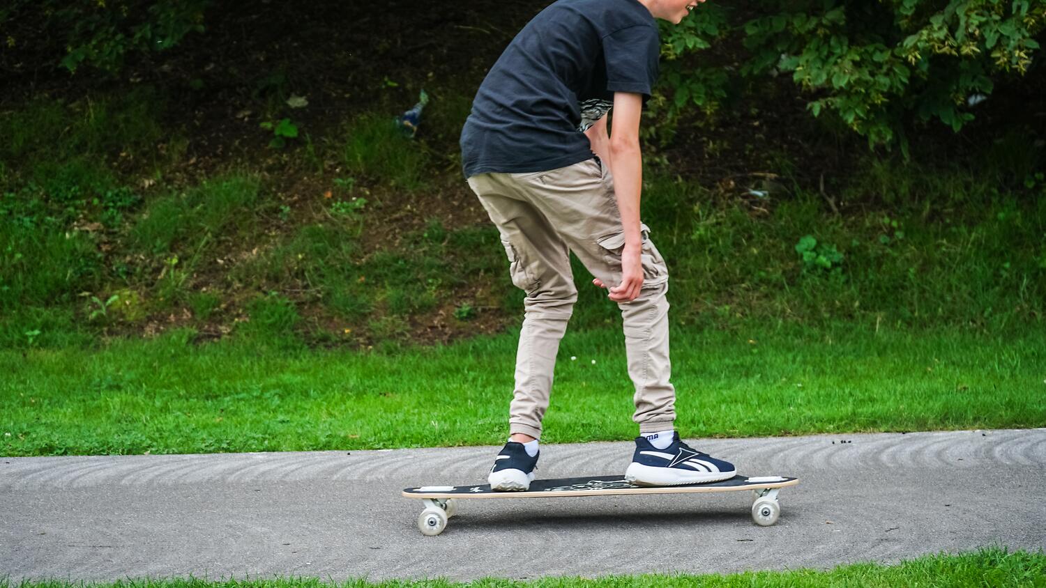 muuwmi Lights Longboard GLOW ABEC 7 Pablo, mit Leuchtrollen und Glow-Effekt 9/14