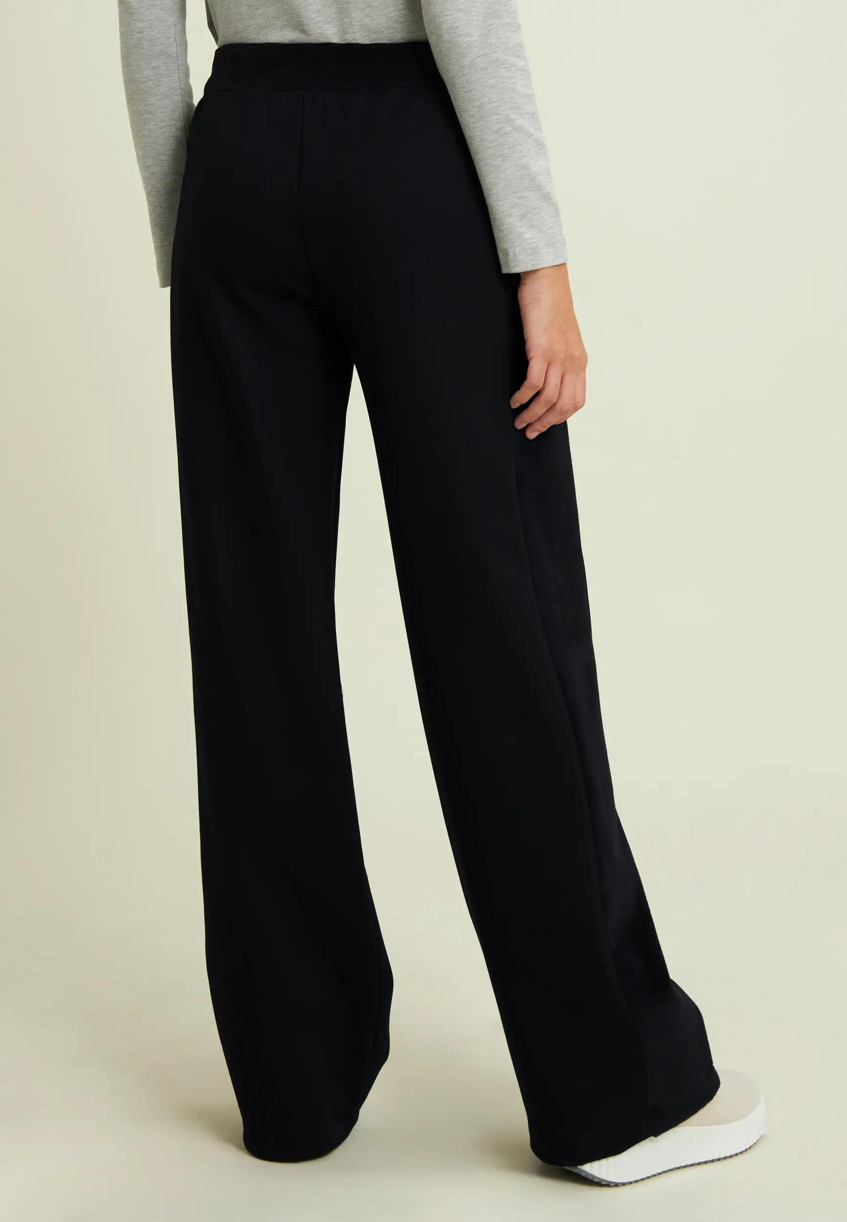 Pantalón de pernera ancha de viscosa con detalles de chenilla 3/4