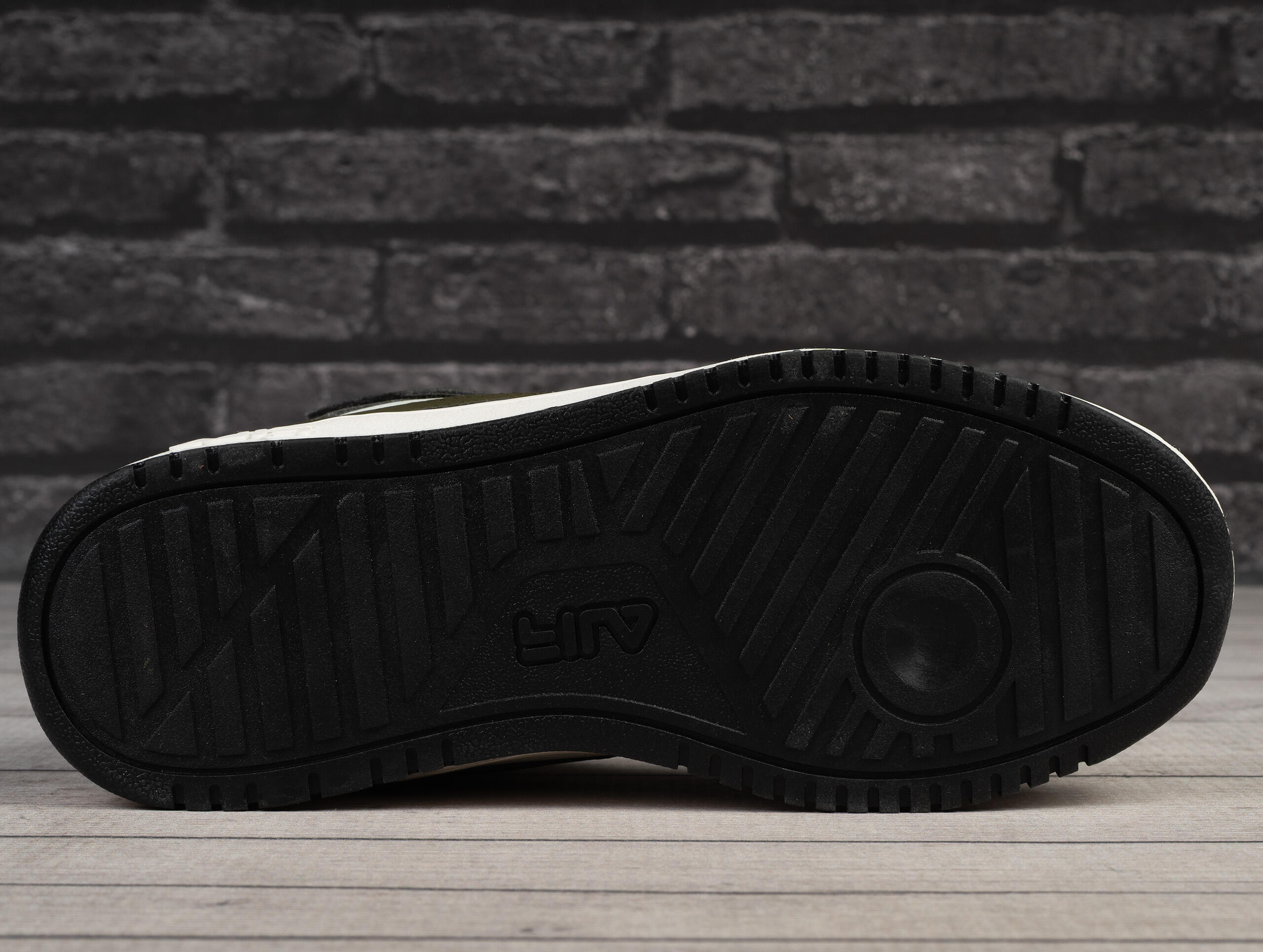 Buty dziecięce sportowe Fila LEVANTO MID KIDS 5/6