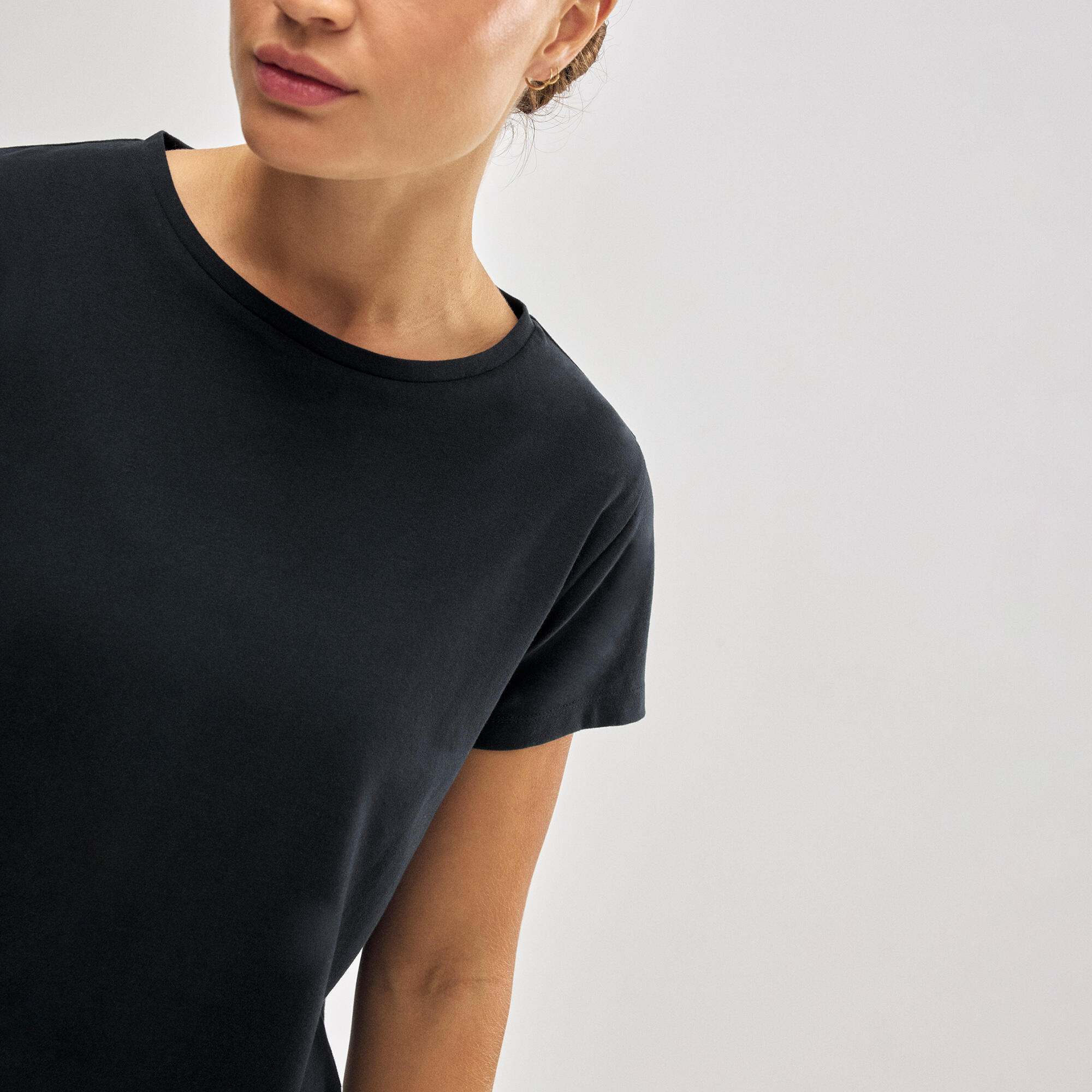T-shirt basique en coton noir style sport 7/7