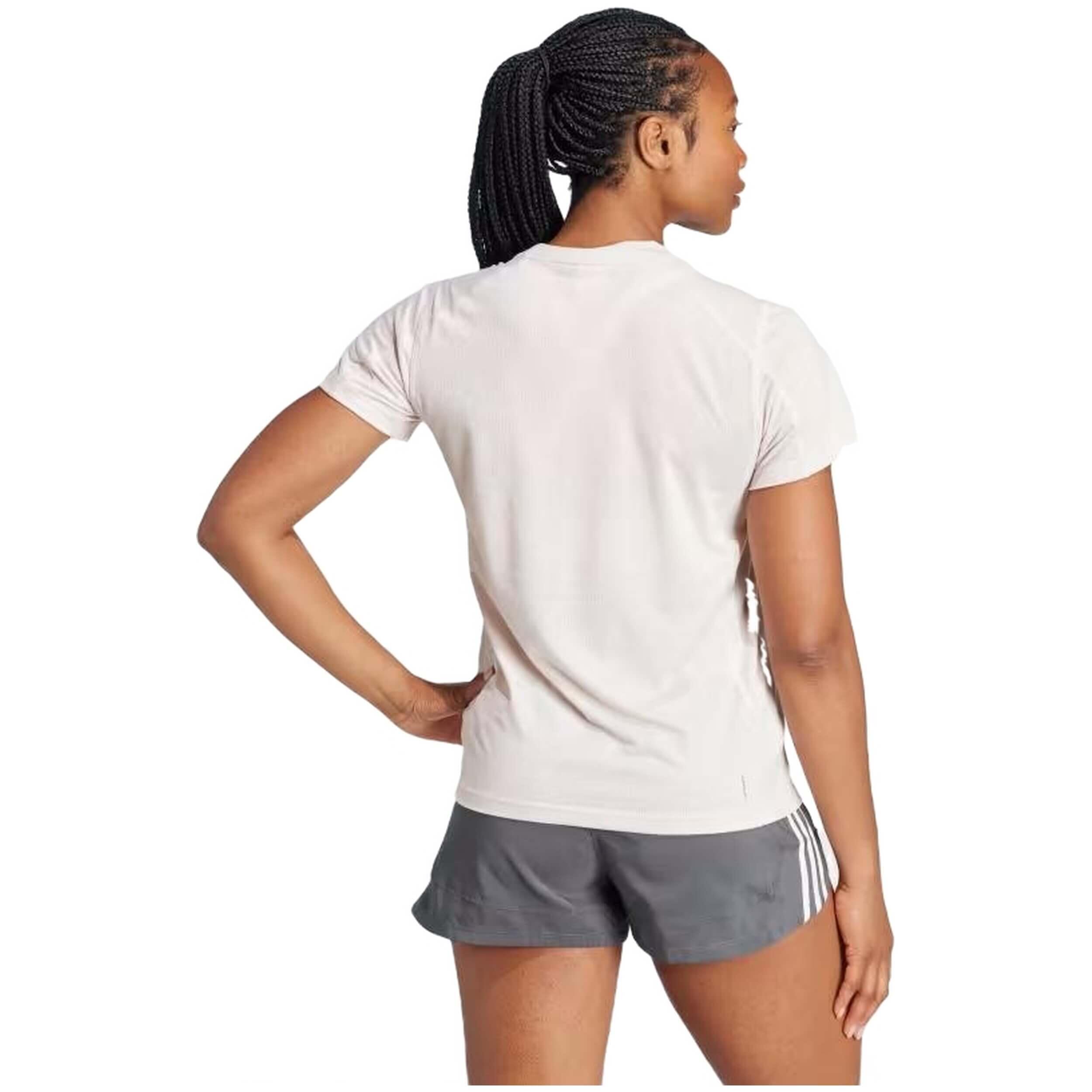 T-shirt Adidas modèle IT0547 pour femmes 3/5