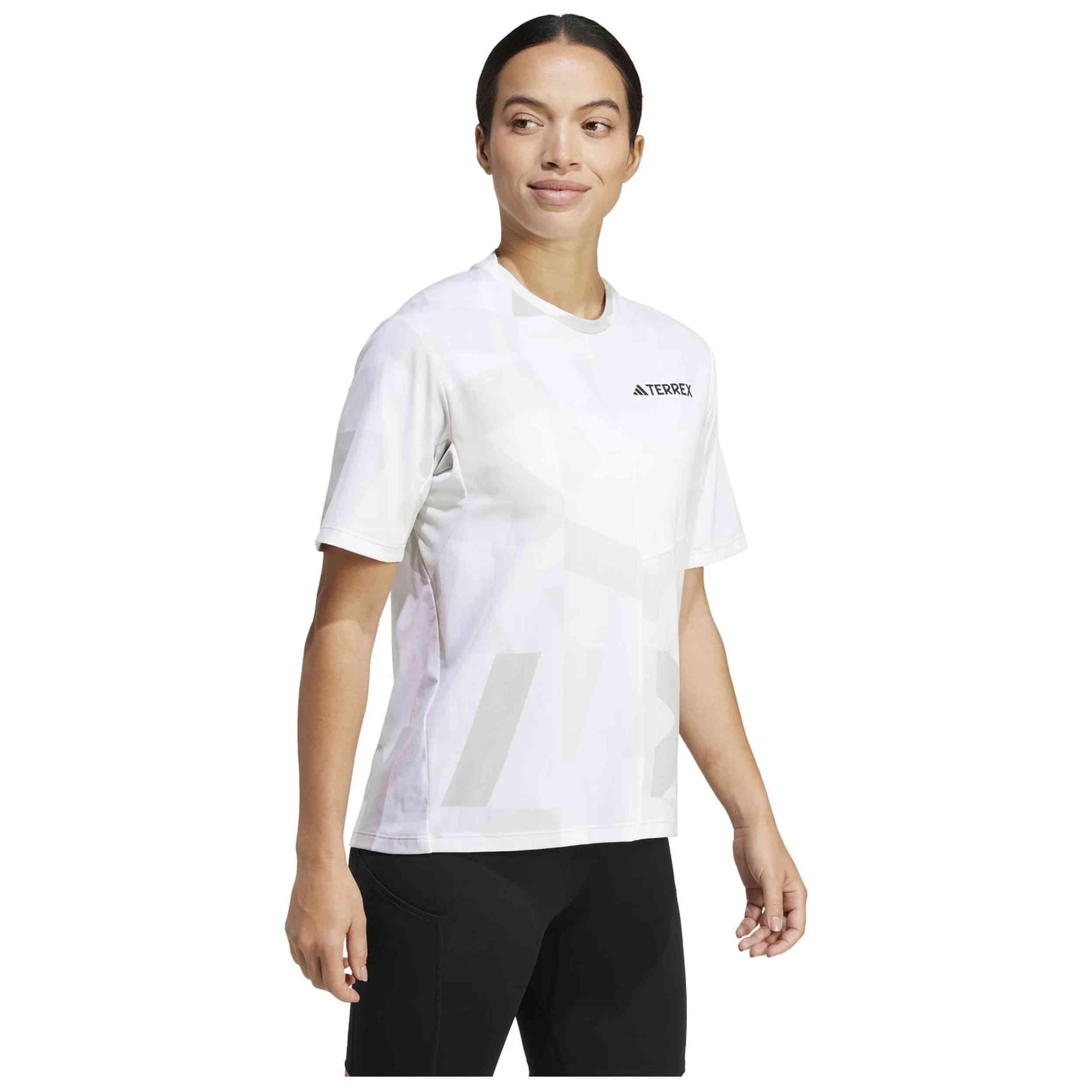 Kurzarmshirt Adidas Modell JE0365 für frauen 4/5