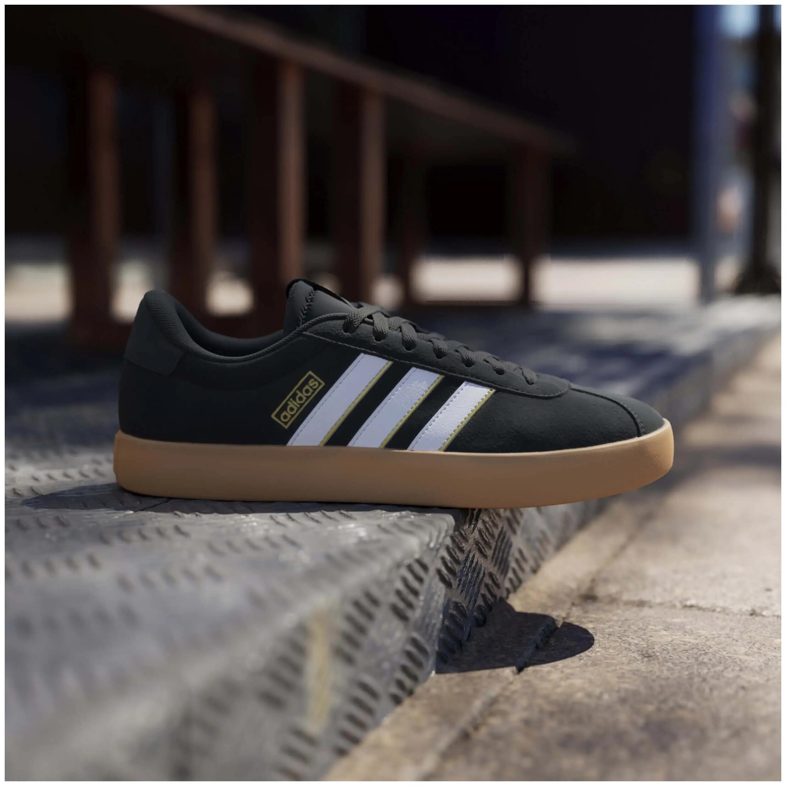 Turnschuhe Adidas Modell IH4789 für männer 4/5
