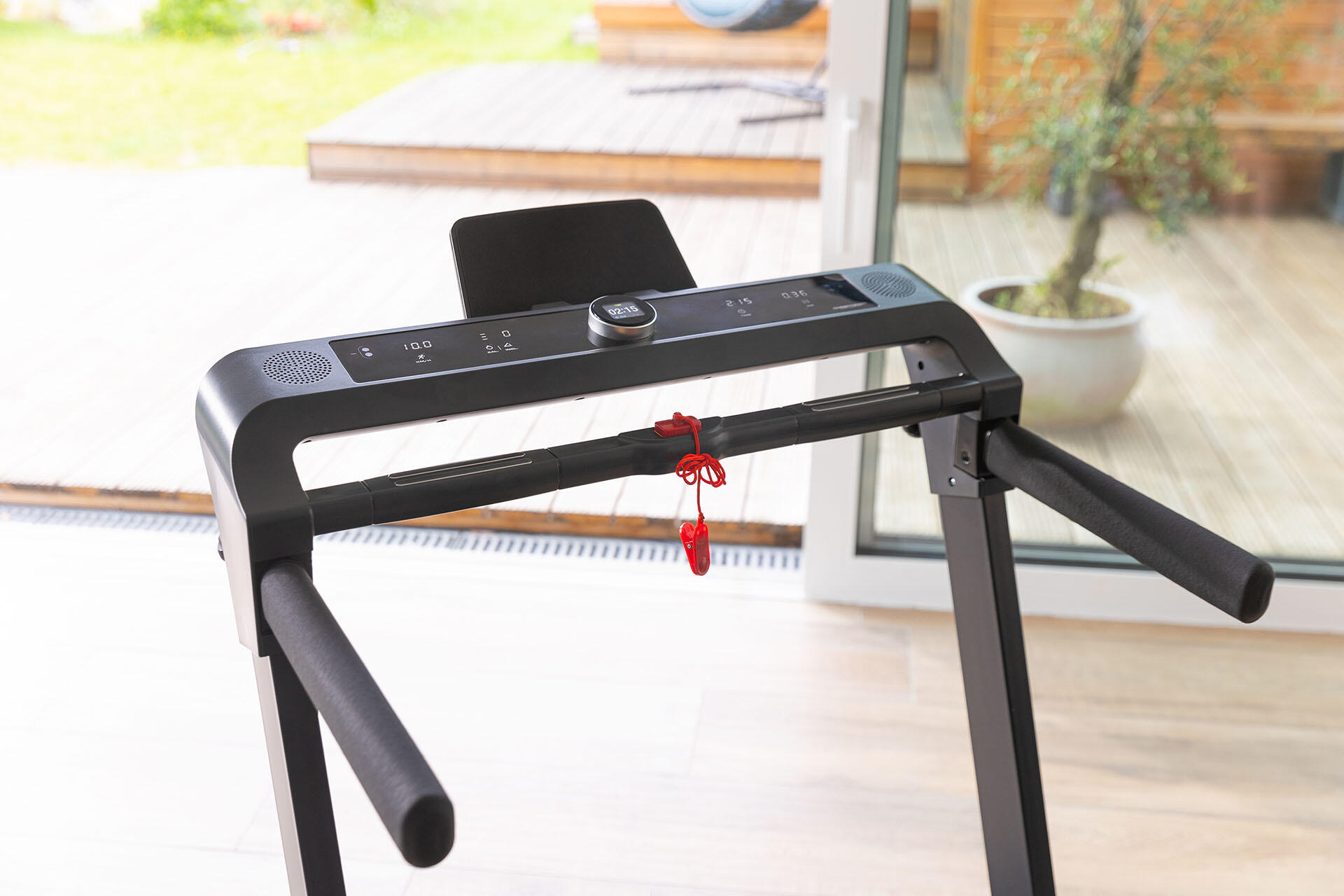 Opvouwbare loopband met helling - 16 km/u - gebarenbediening - 2,5 PS  TM 3000S 4/8