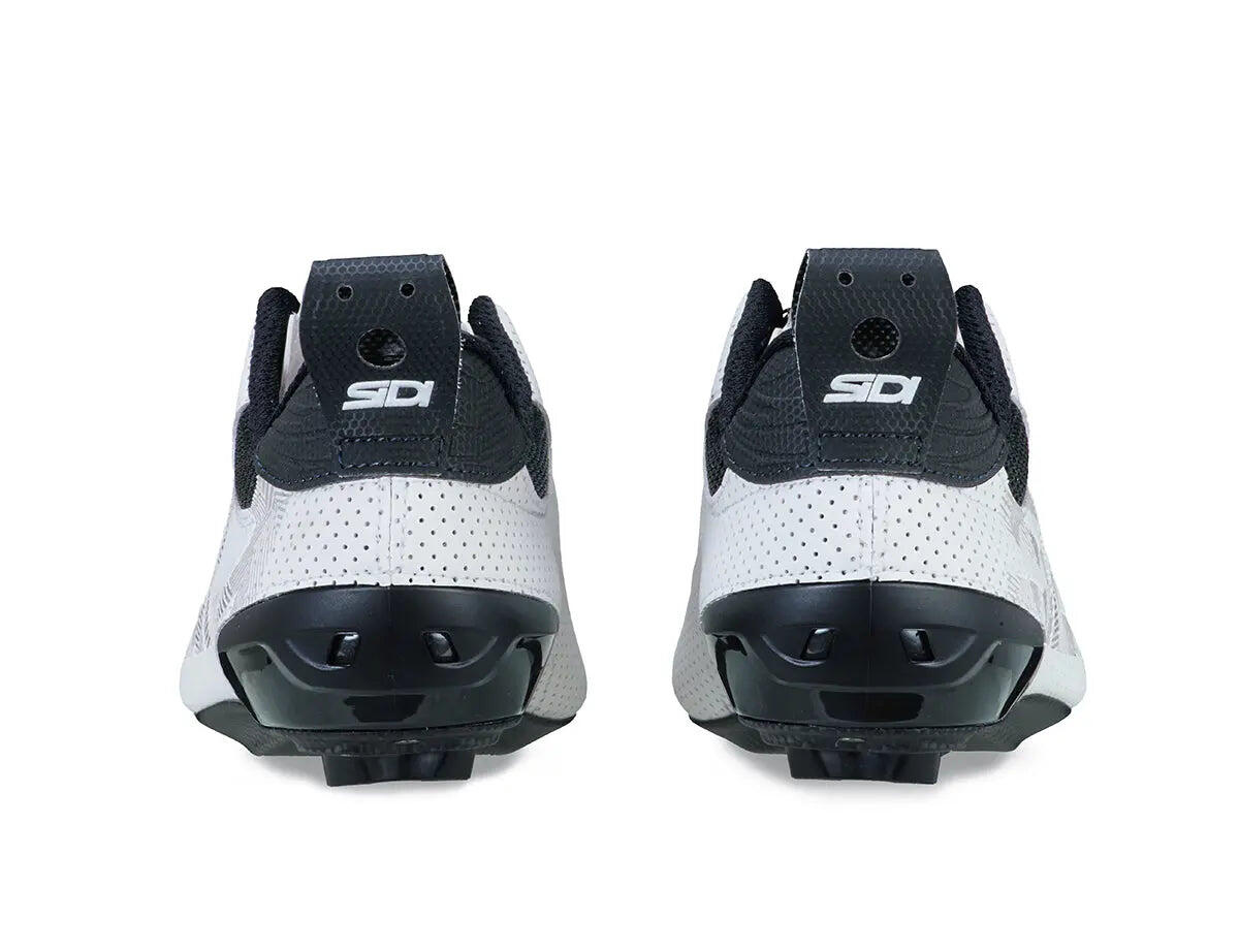 Witte TRI-SIXTY schoenen 4/5