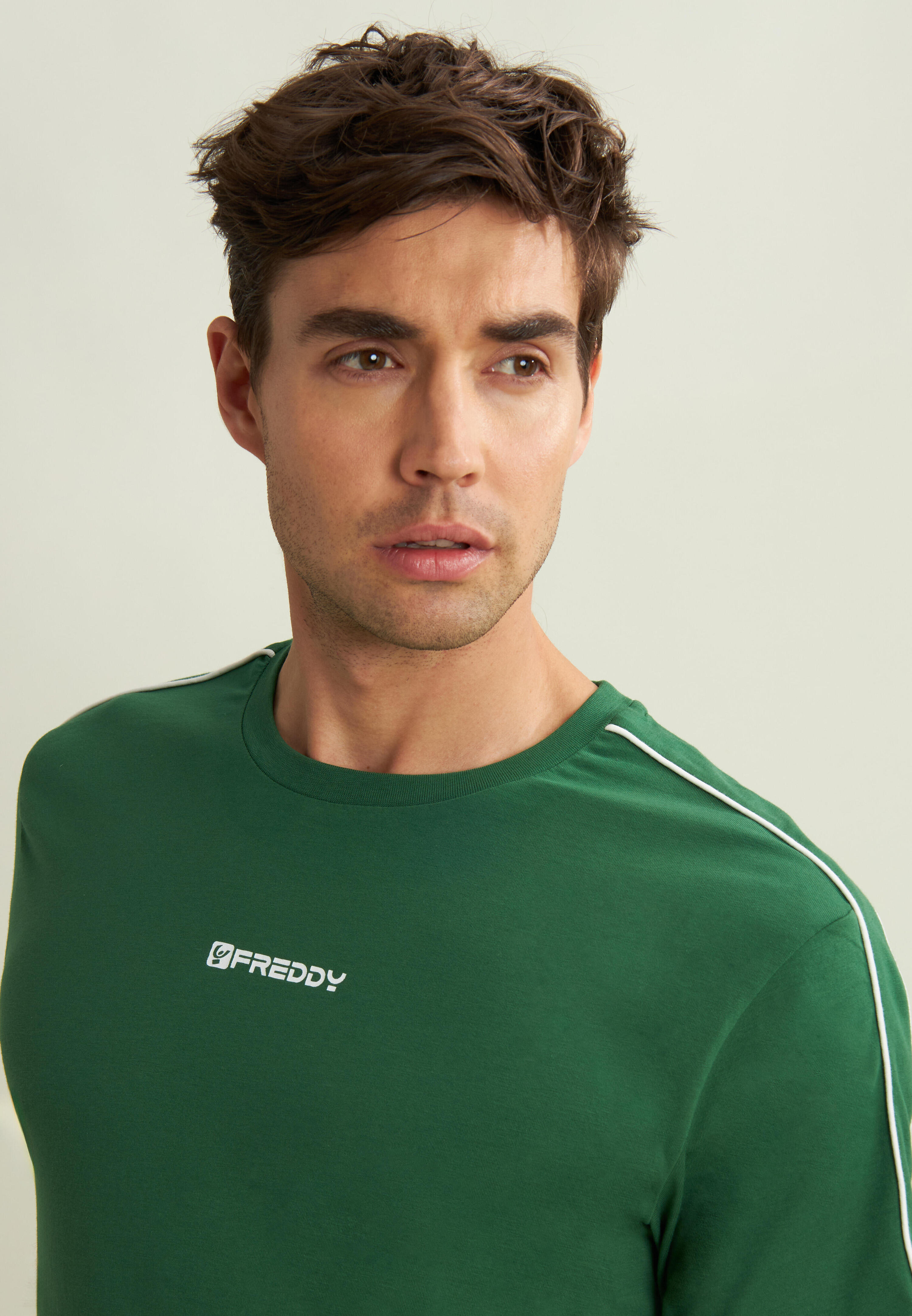 T-shirt en jersey élastique avec coutures de couleur contrastée 3/4