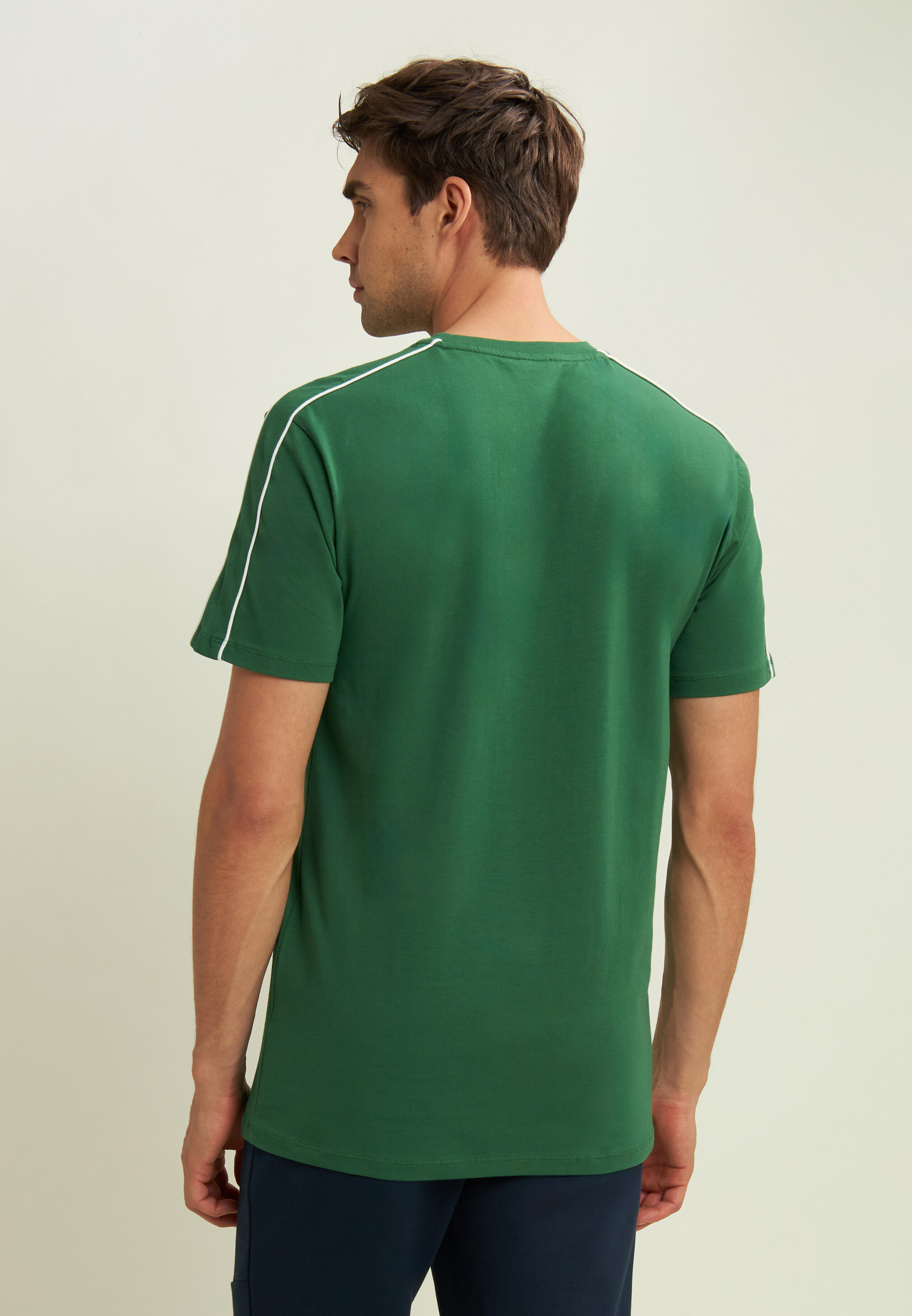 T-shirt en jersey élastique avec coutures de couleur contrastée 2/4