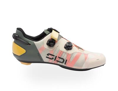 Wire 3 schoenen, beige zand/koraal