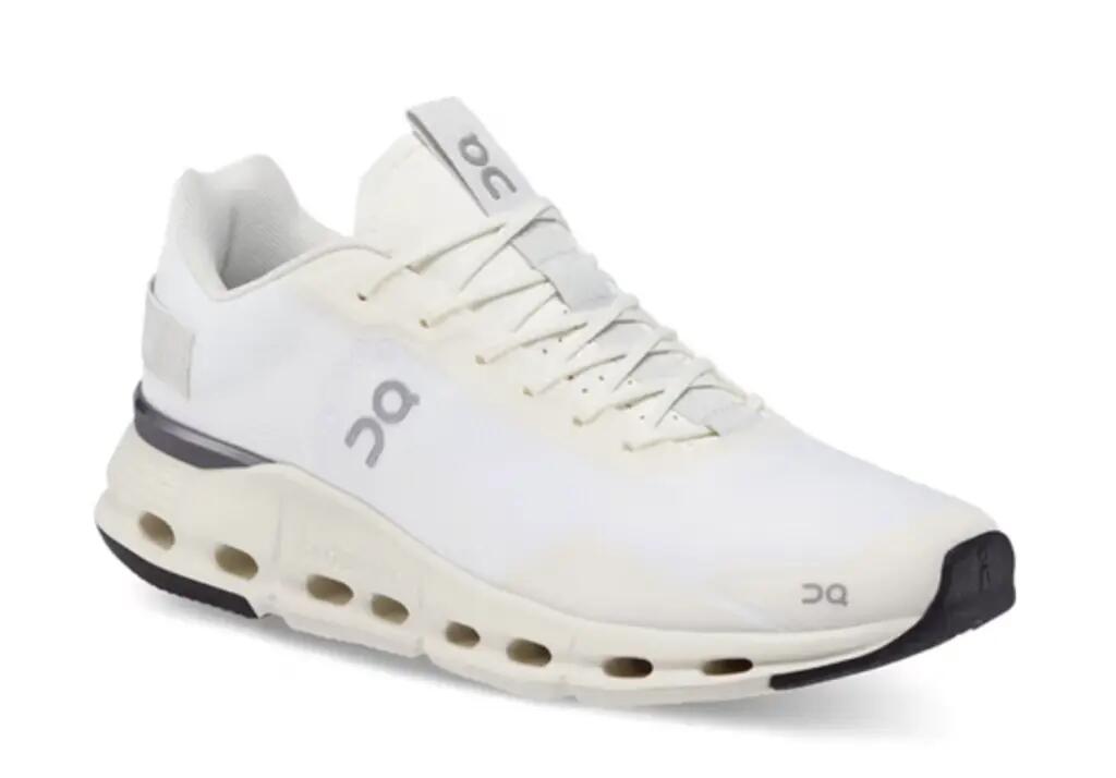 ON Women's Shoe Cloudnova Shape 3/7