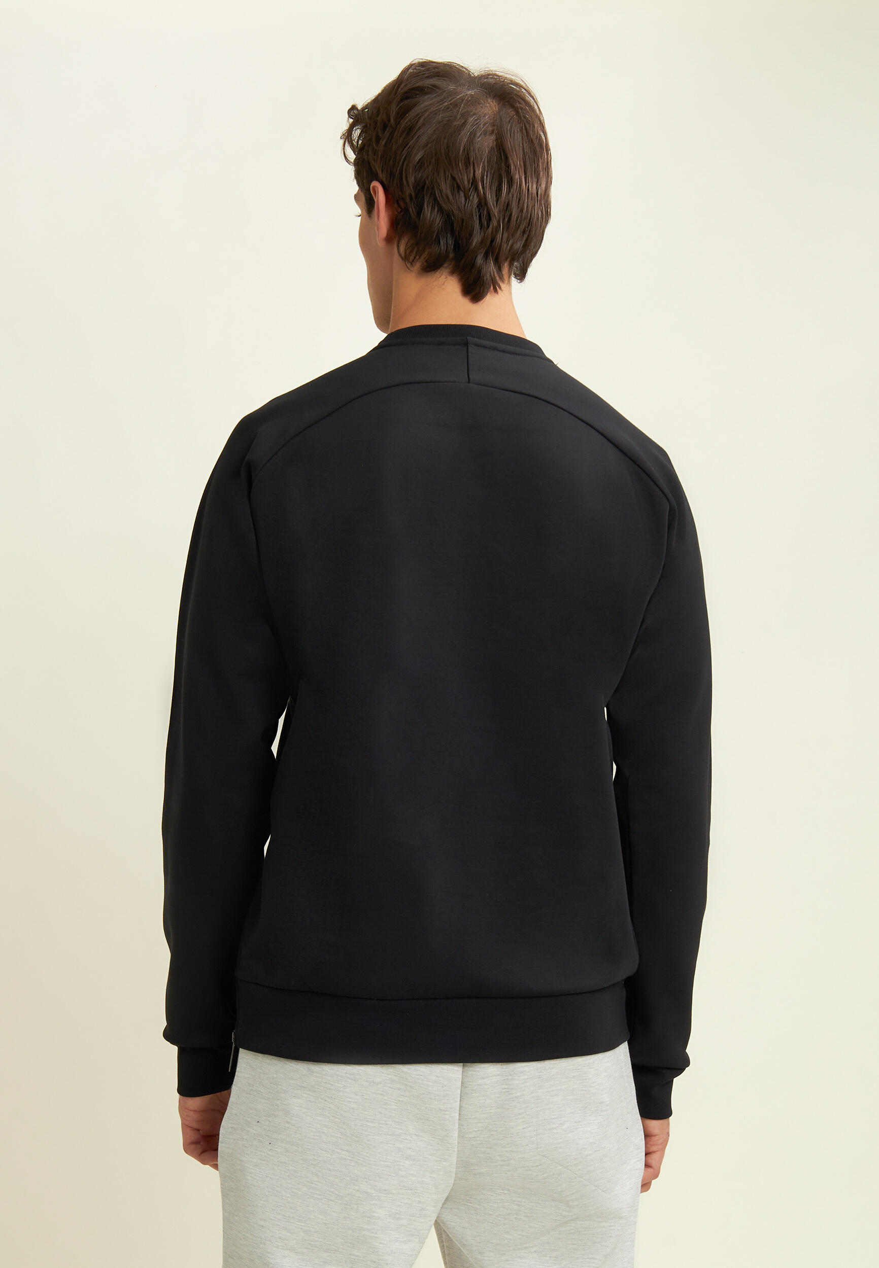 Sweat-shirt à col rond avec fermeture à glissière latérale et imprimés sur les m 3/4