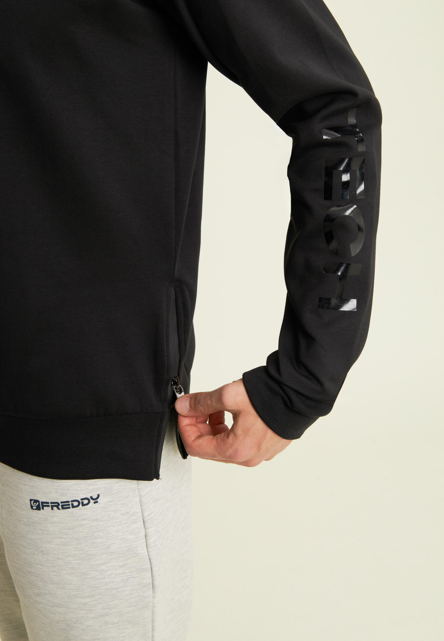 Sweat-shirt à col rond avec fermeture à glissière latérale et imprimés sur les m 4/4