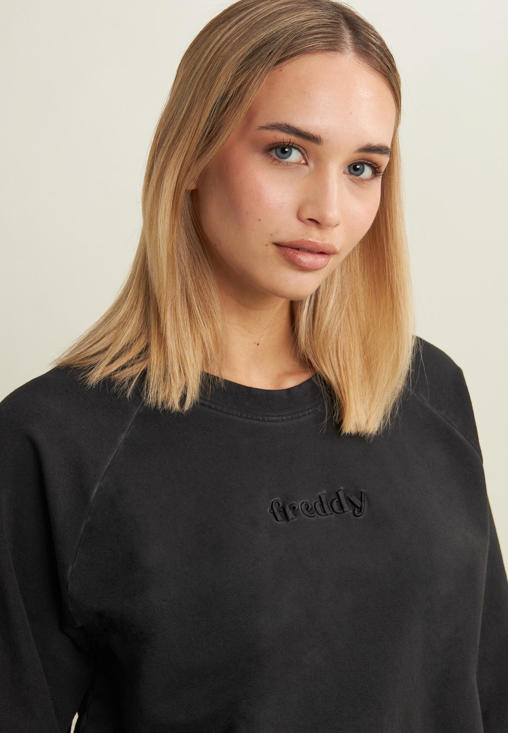 Felpa cropped comfort fit tinta a freddo 4/4