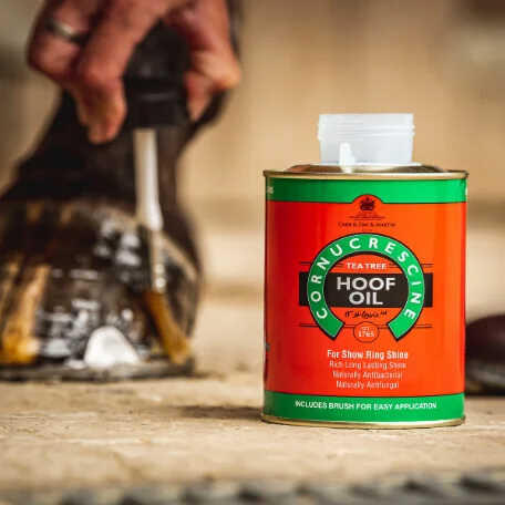 Olio per zoccoli di cavallo Carr&Day&Martin Cornucrescine tea tree 500 ml 2/5
