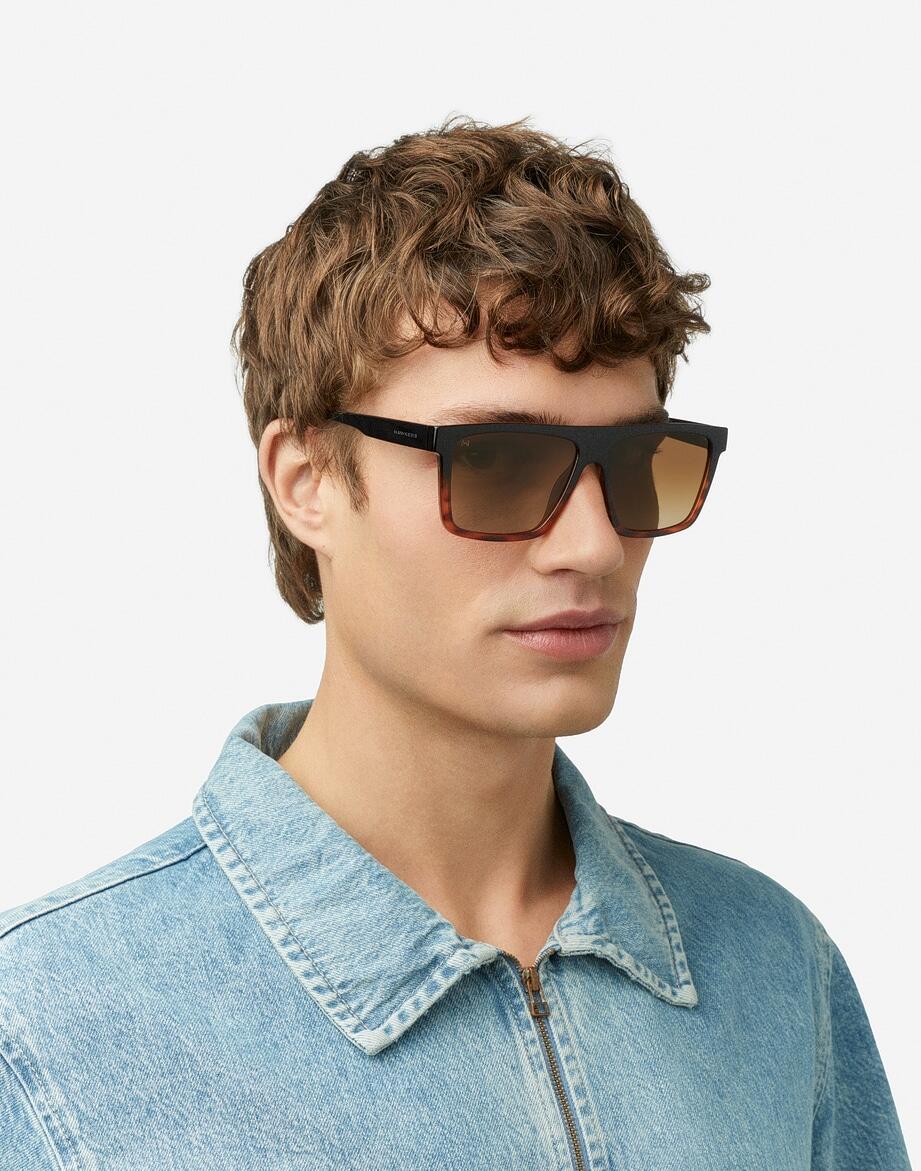 HAWKERS - Lunettes de soleil pour Homme et Femme - ASTRO - BLACK CAREY EARTH ECO 6/8