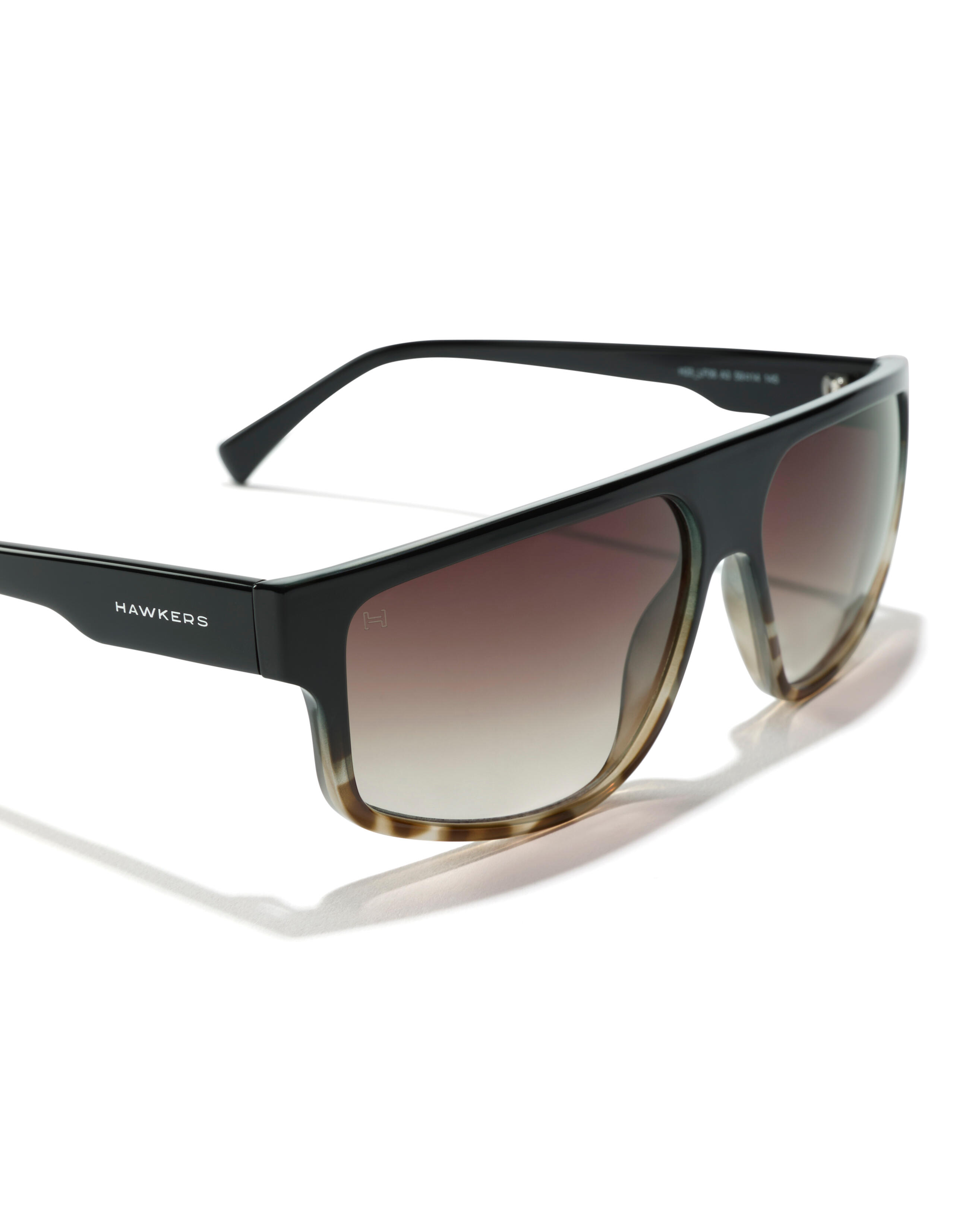 HAWKERS - Lunettes de soleil pour Homme et Femme - ASTRO - BLACK CAREY EARTH ECO 4/8