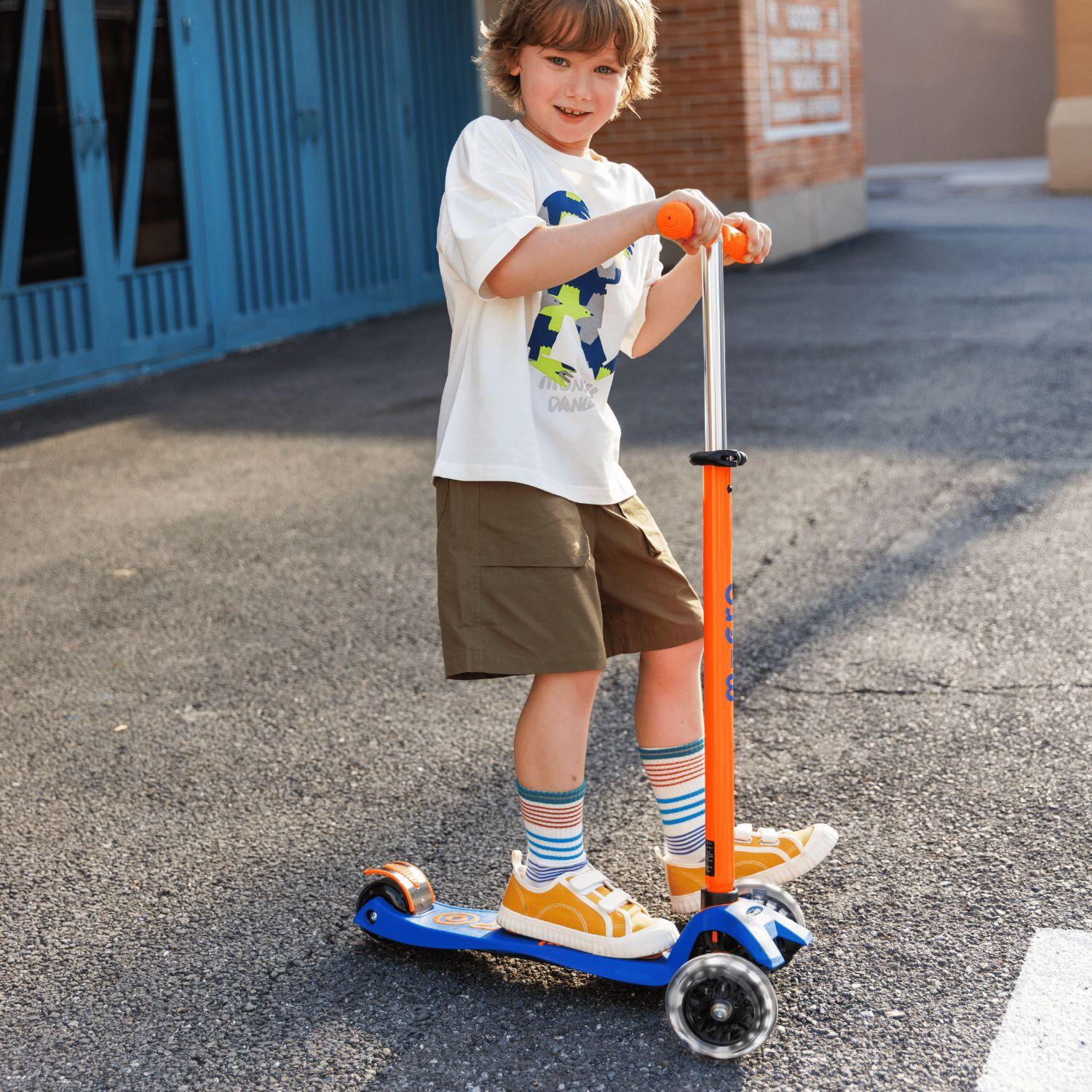 Trottinette enfant Maxi  Deluxe pliable Néon  LED 2/7