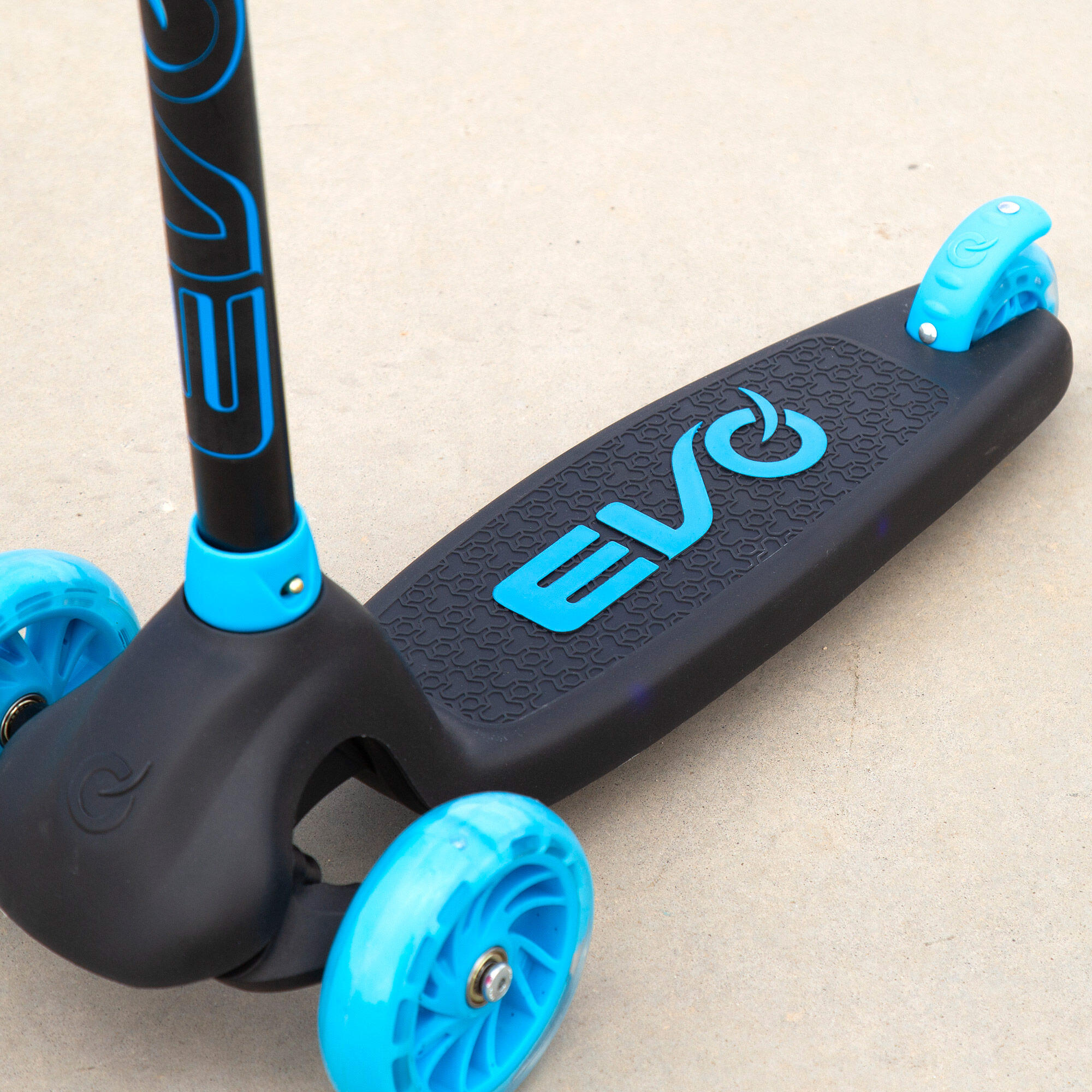 Trottinette enfant à 3 roues avec éclairage EVO 5/7