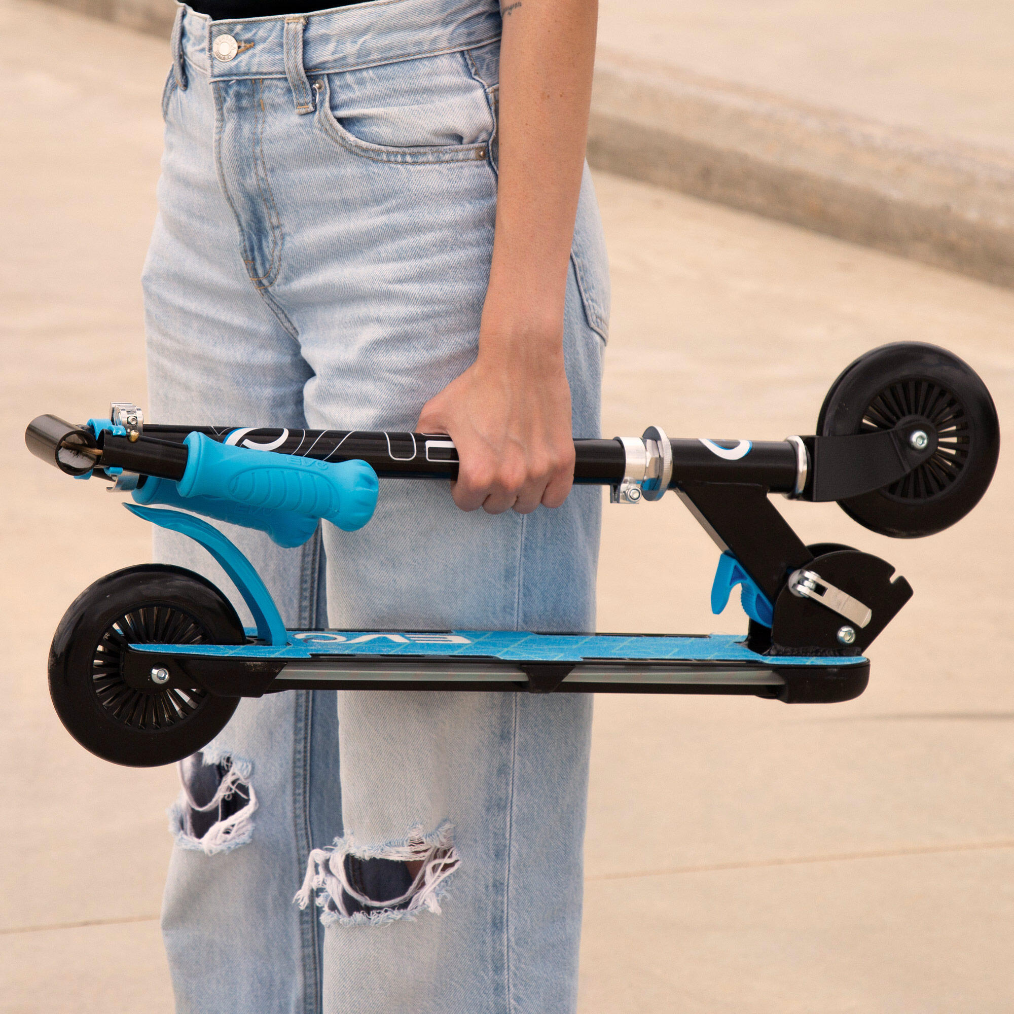 Scooter blu 2 ruote luci multicolore EVO 2/7