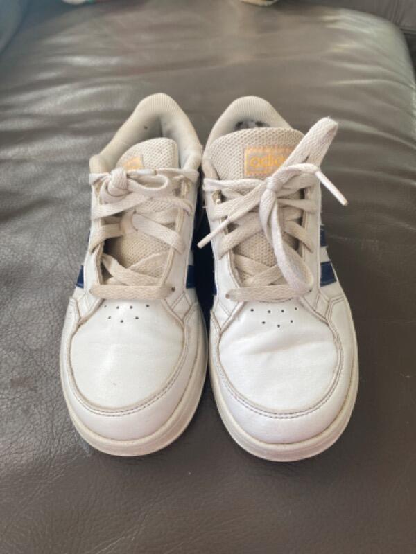 Tussen Particulieren - adidas 35 witte sportschoenen 6/7