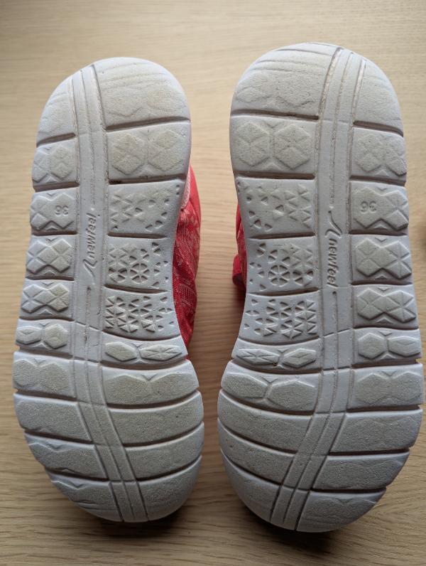 Tussen Particulieren - roze trainer 36 2/4