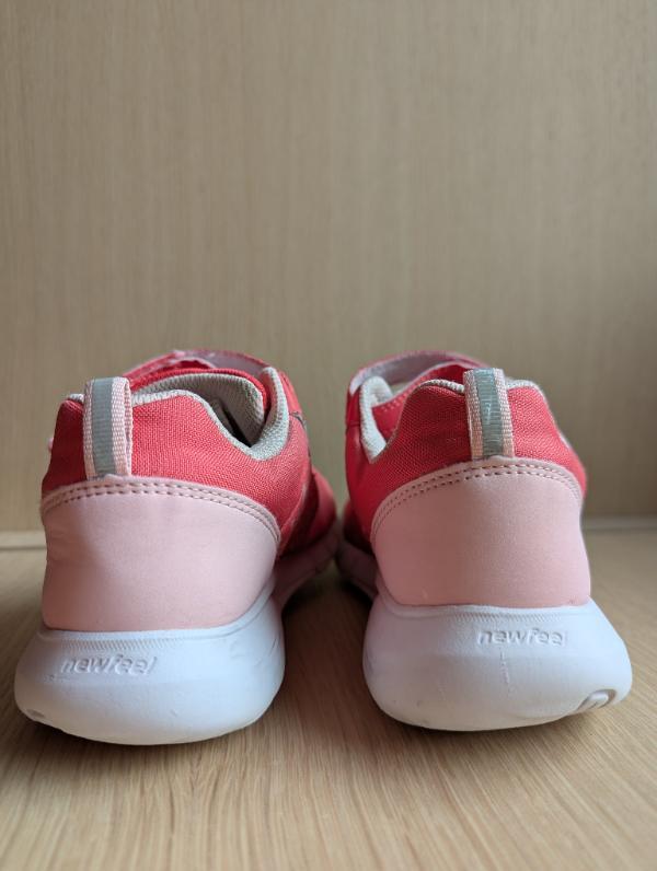Tussen Particulieren - roze trainer 36 4/4
