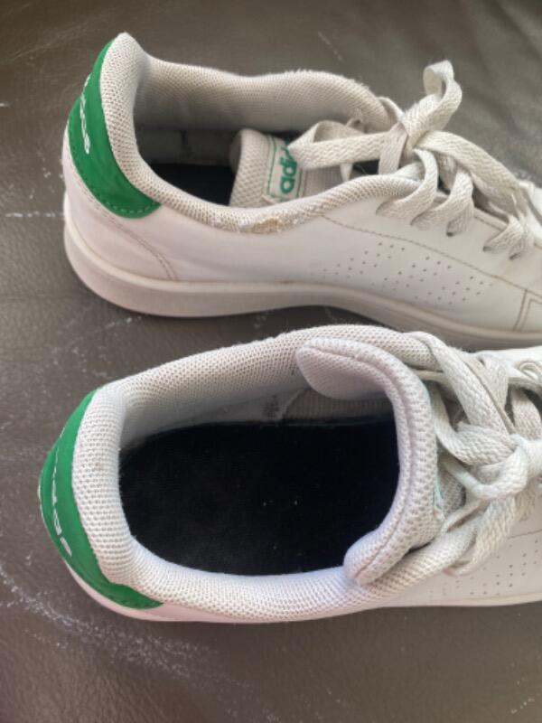 Entre Particuliers - Baskets 35 de marche ou de ville adidas blanches 3 7/7
