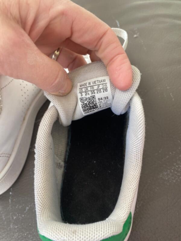 Entre Particuliers - Baskets 35 de marche ou de ville adidas blanches 3 6/7