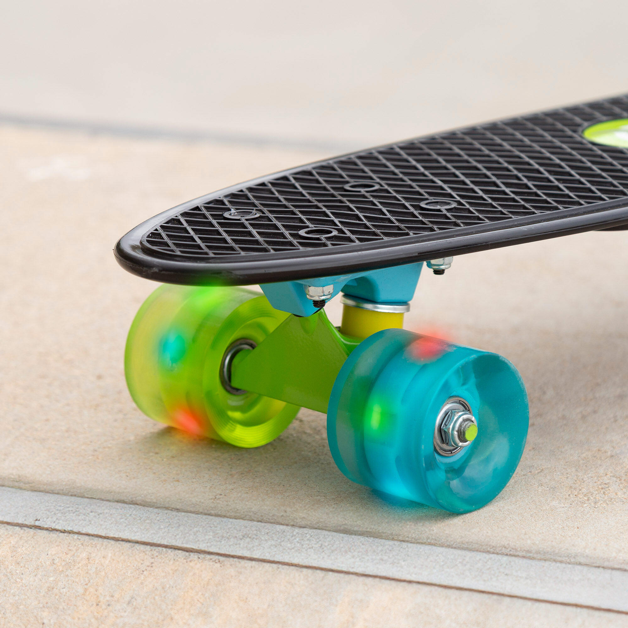 Skateboard noir à 4 roues avec lumières EVO 3/7