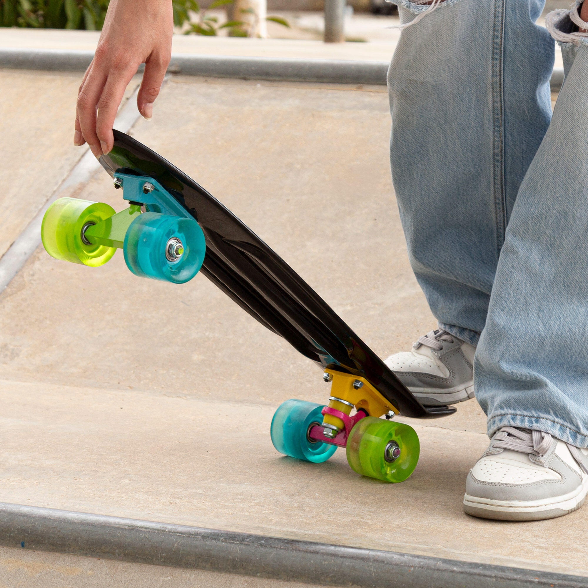 Skateboard noir à 4 roues avec lumières EVO 2/7