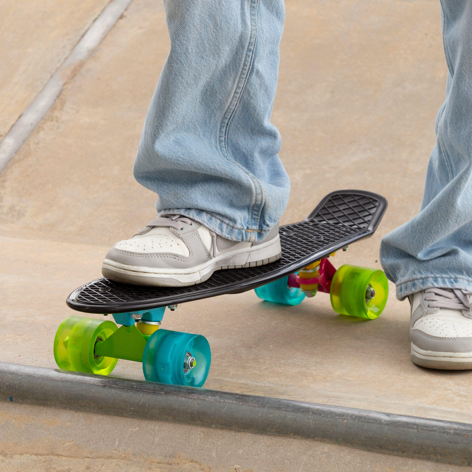 Skateboard noir à 4 roues avec lumières EVO 5/7