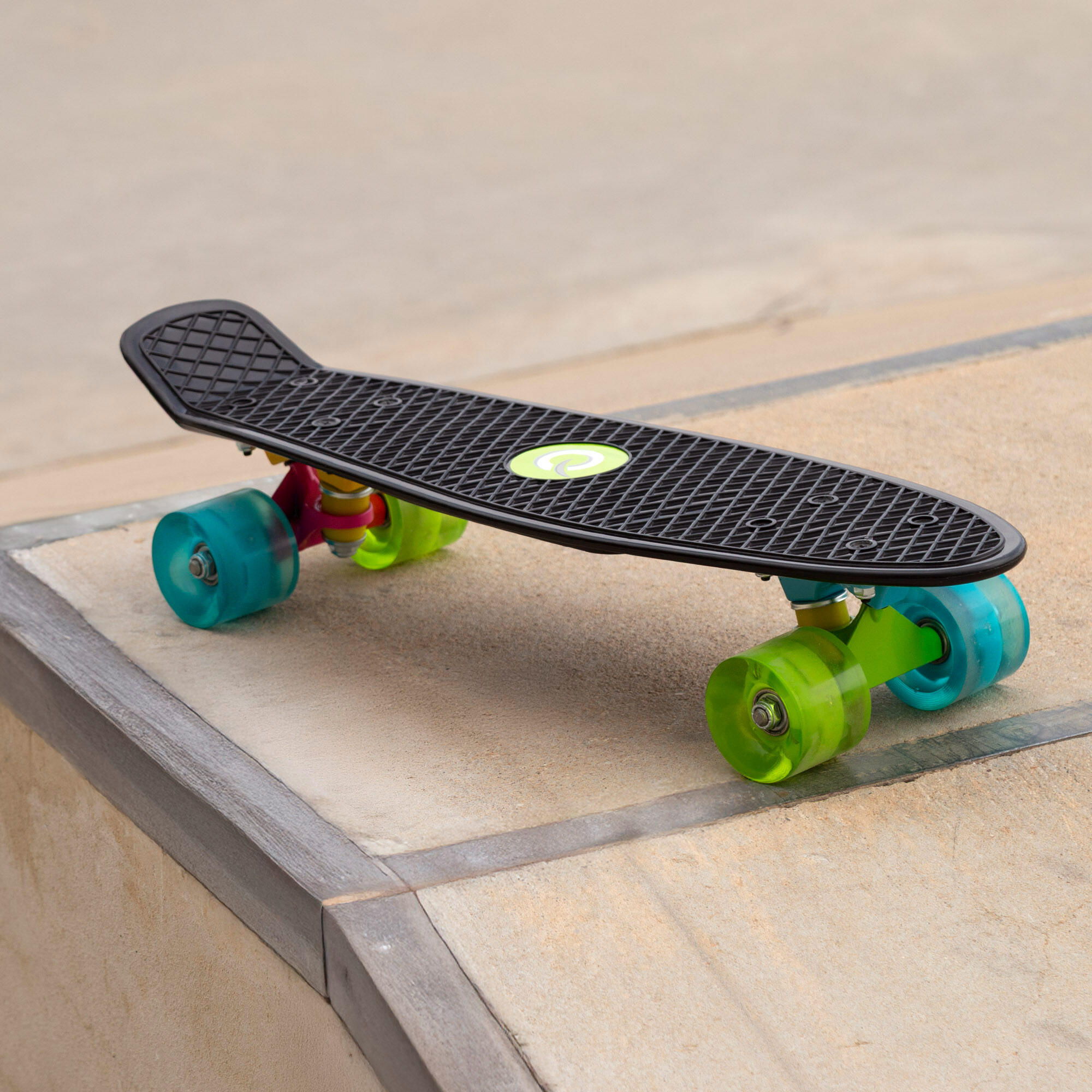 Skateboard noir à 4 roues avec lumières EVO 6/7