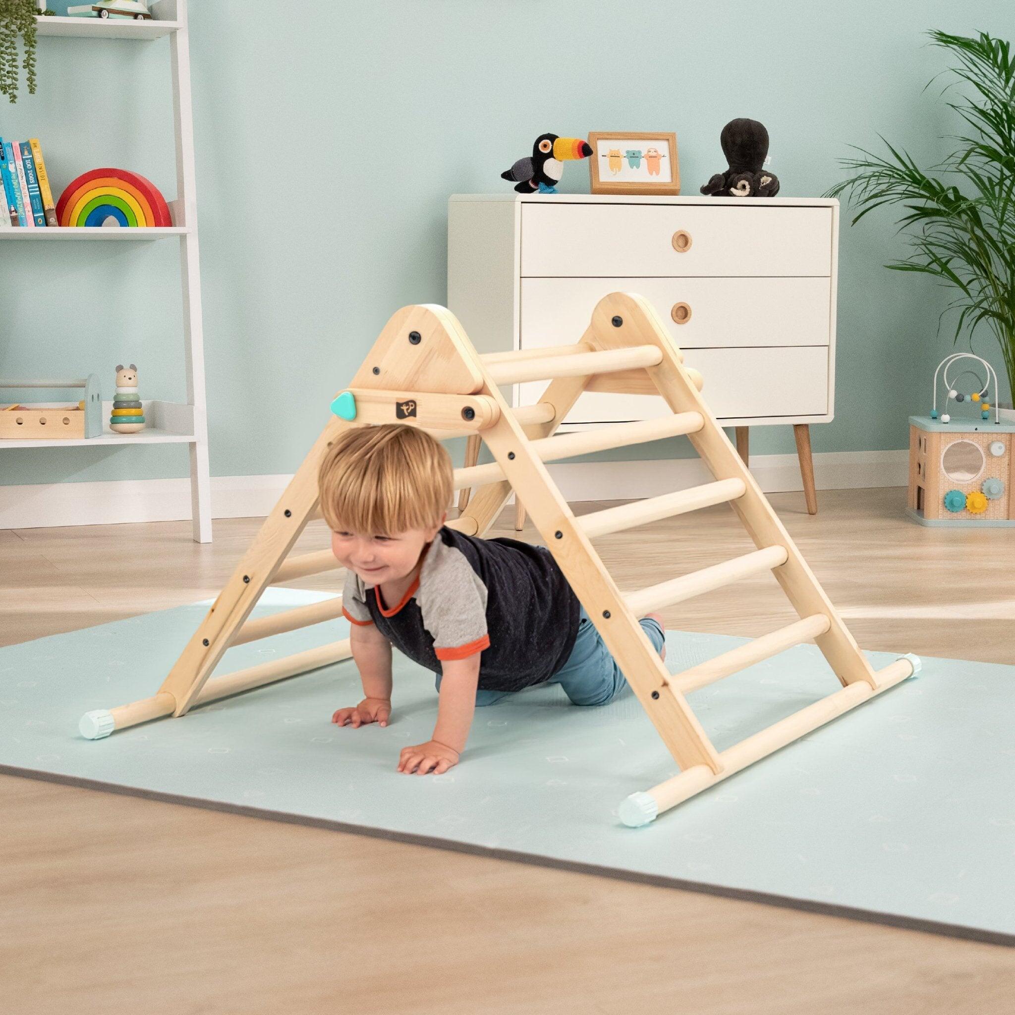 Triangle d'escalade pliable avec tableau MONTESSORI bois FSC® 3/5