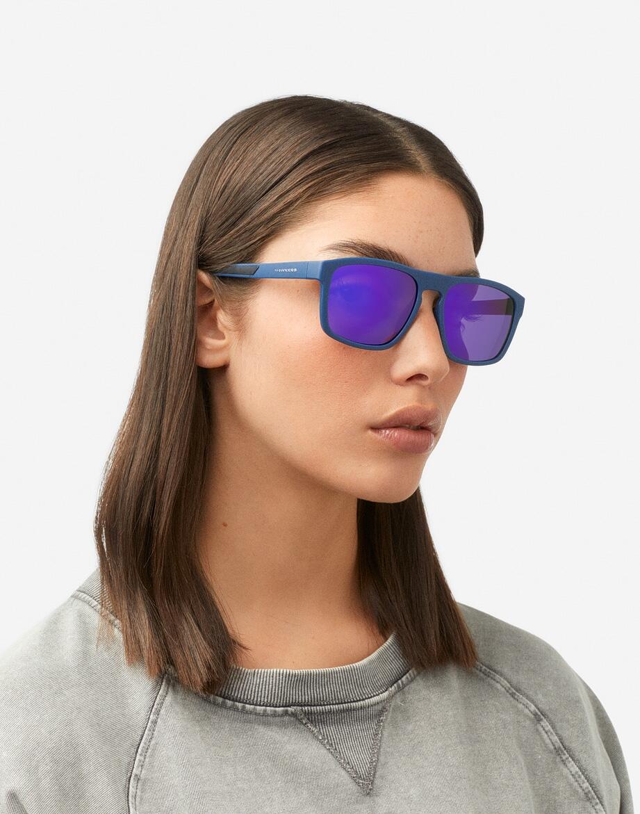 HAWKERS - Lunettes soleil Homme et Femme - LION POLARIZED MIDNIGHT BLUE GALAXY 5/8