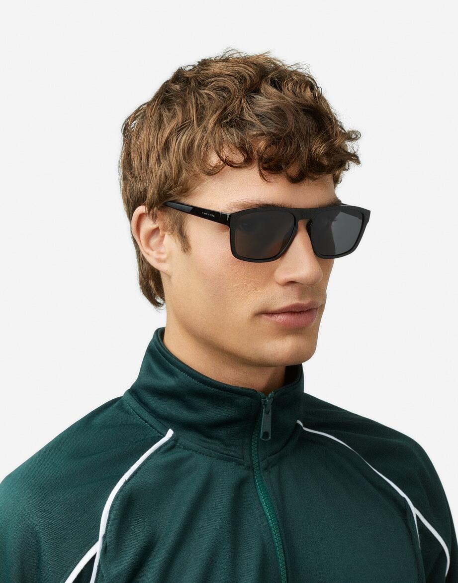 HAWKERS - Zonnebril voor Heren en Dames - LION - POLARIZED BLACK DARK 6/8