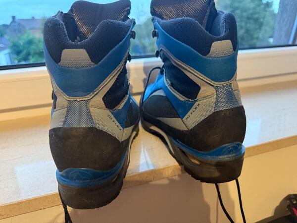 Entre Particuliers - La Sportiva - moutain - trango tower GTX 2/4