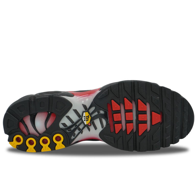 Nike Air Max Plus TN Black Fiery Red 3/4