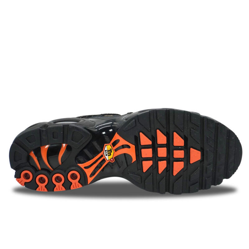 Nike Air Max Plus TN Utility Tan Black 3/4
