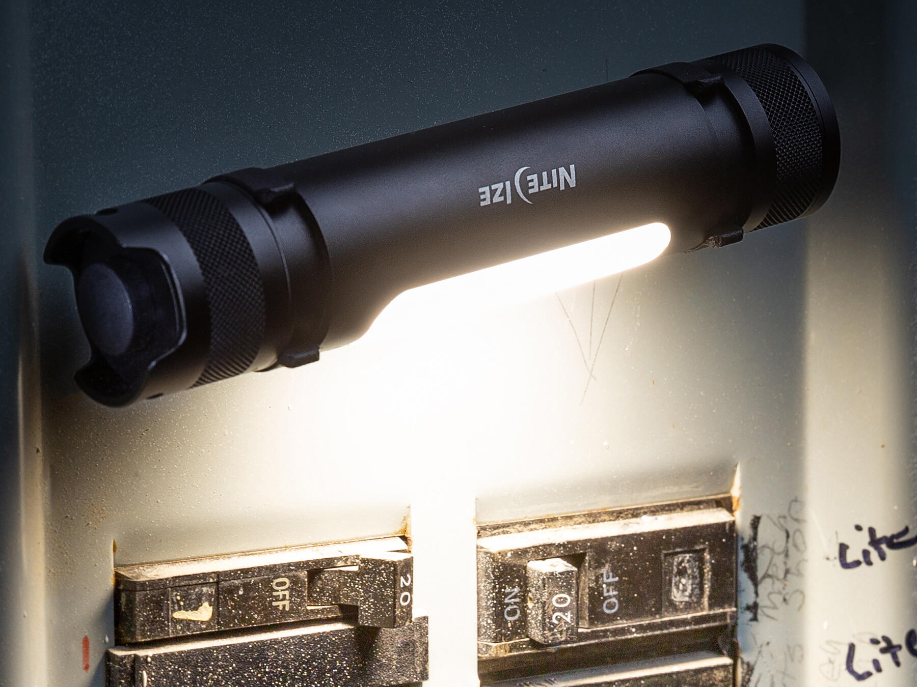 Nite Ize Radiant 850 — Oplaadbare werklamp en zaklamp 2/7
