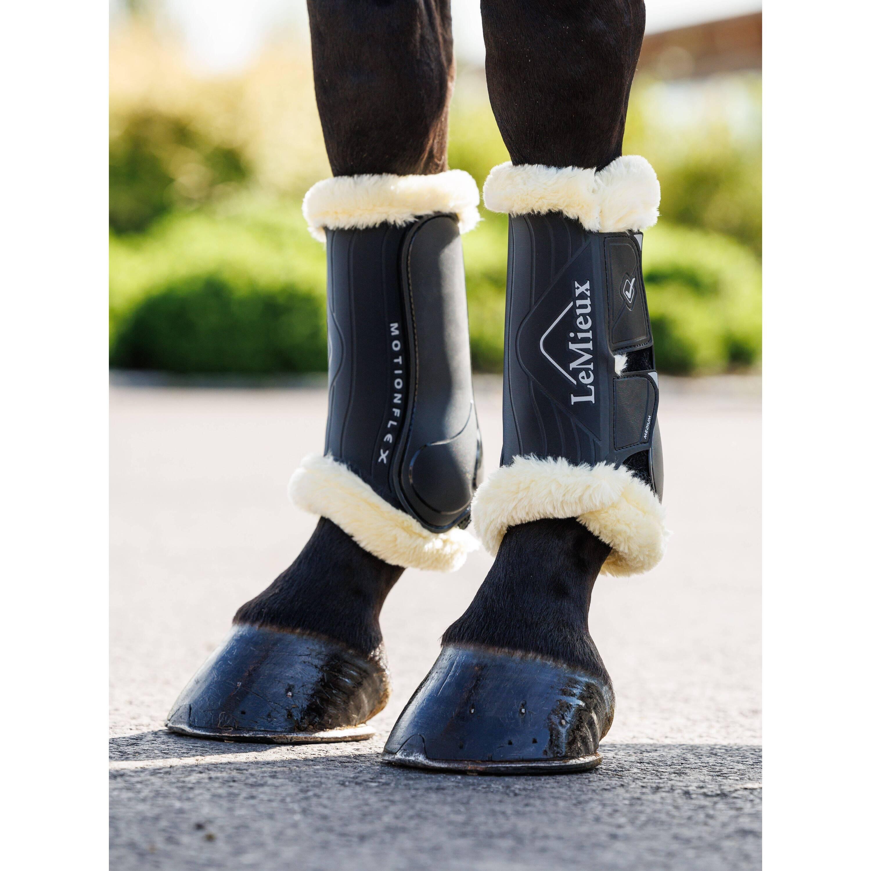 Dressuurbeschermers voor paarden met fleece rand LeMieux Motionflex 4/7