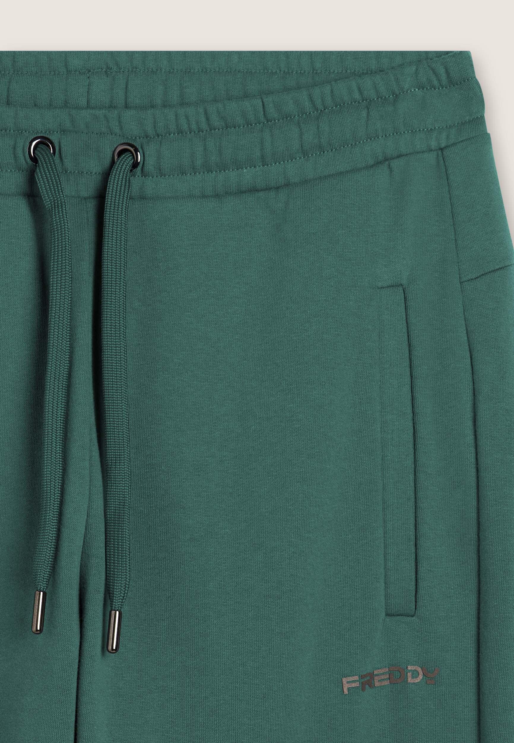 Pantalón regular fit en felpa perchada con bajo recto 3/3