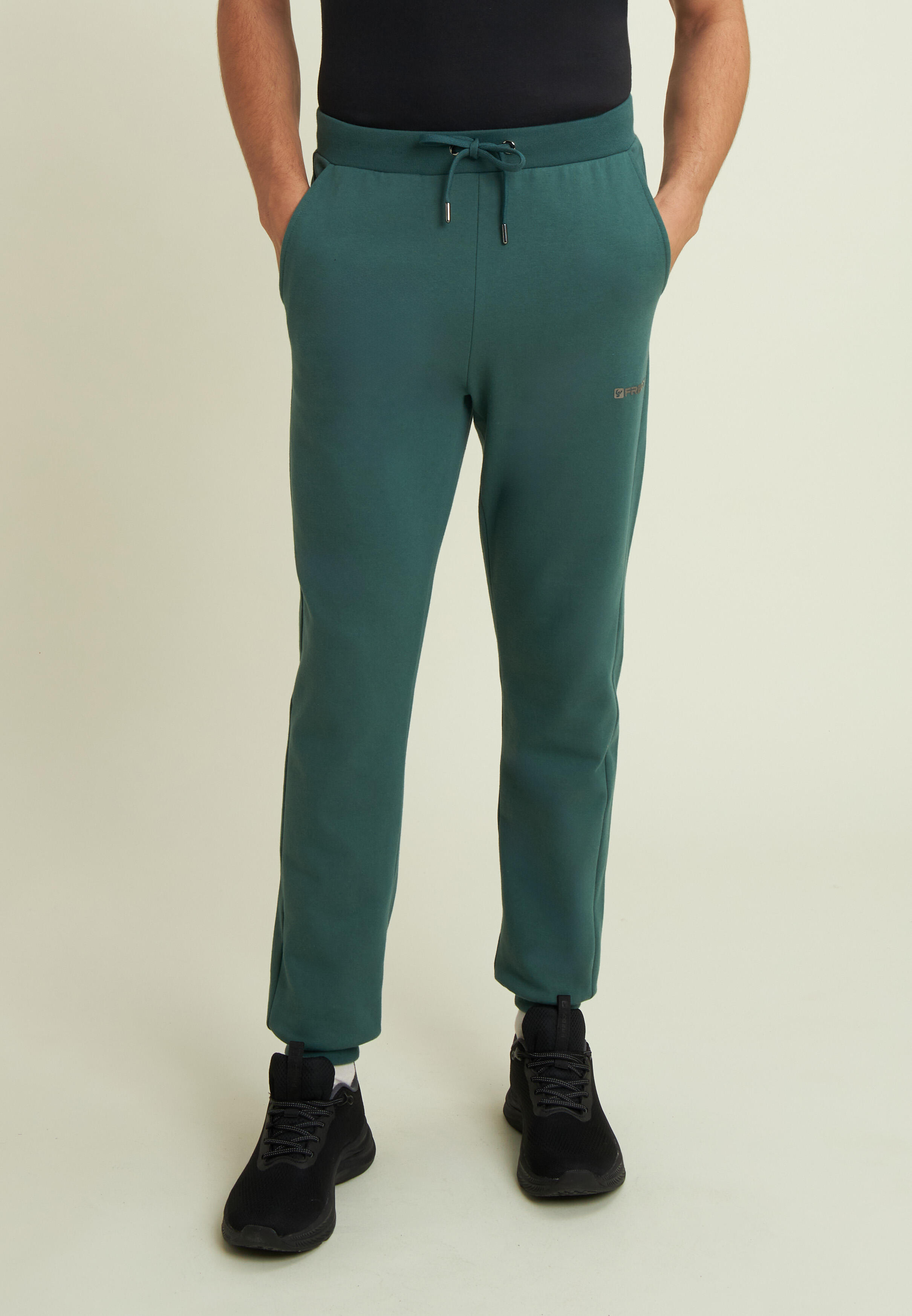 Pantalón regular fit en felpa perchada con bajo acanalado 2/4