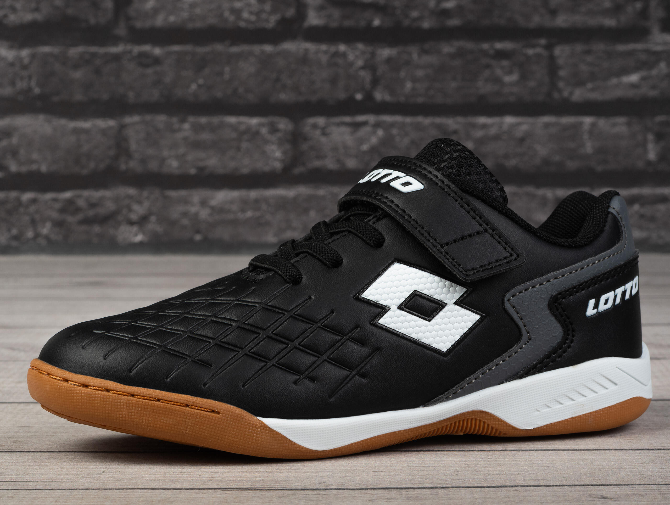 Buty dziecięce sportowe na halę  Lotto DASHER K 3/7