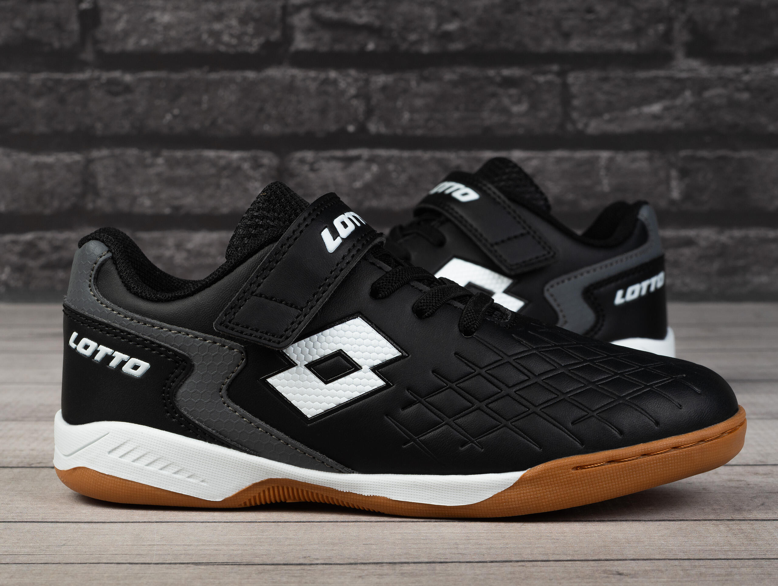 Buty dziecięce sportowe na halę  Lotto DASHER K 2/7