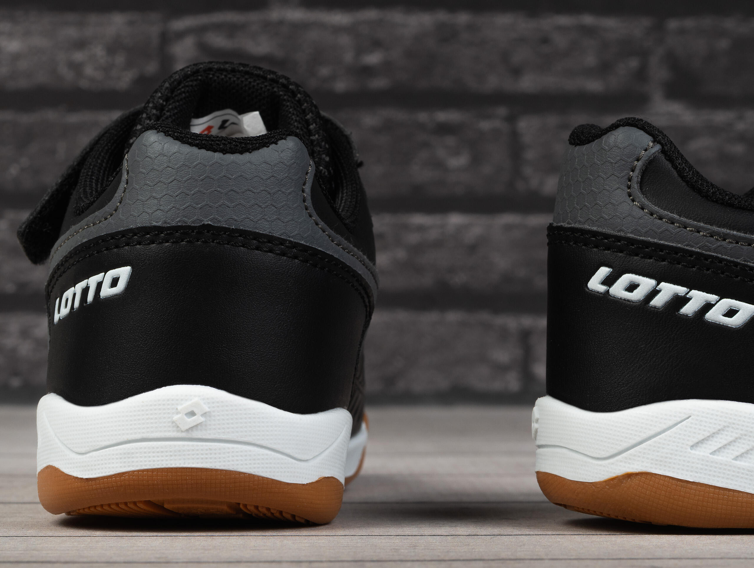 Buty dziecięce sportowe na halę  Lotto DASHER K 4/7
